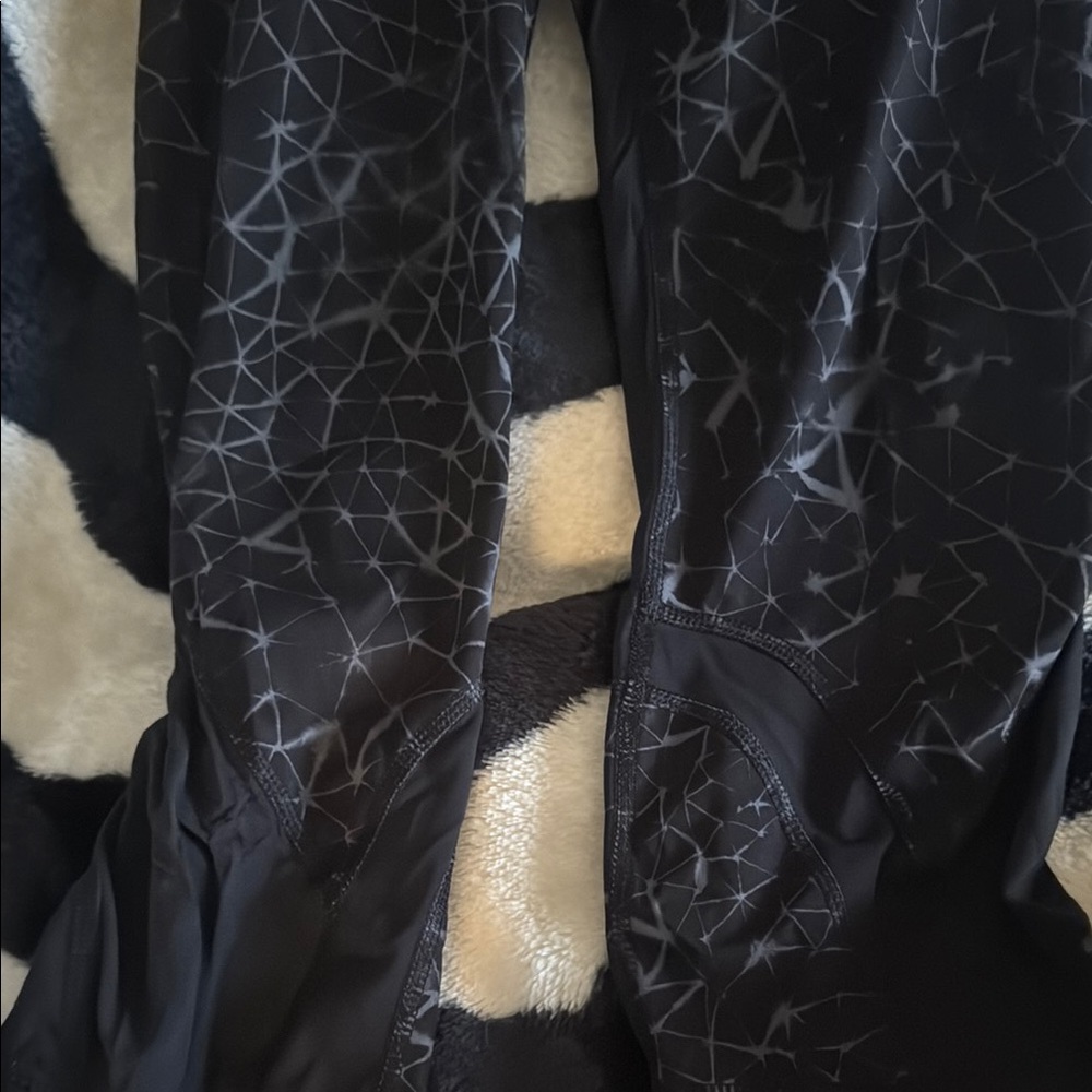 Lululemon Black Geometric Patterned Leggings - image 5